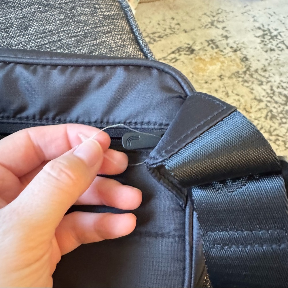 Lole Black quilted Crossbody Bag with hand warmer compartment - Picture 5 of 13